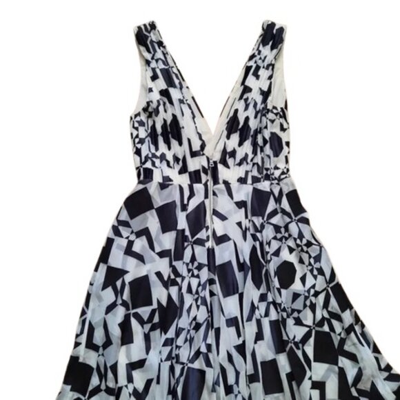 Alice + Olivia black & white diamond kaleidoscope geometric maxi dress Size 0 - Picture 4 of 15